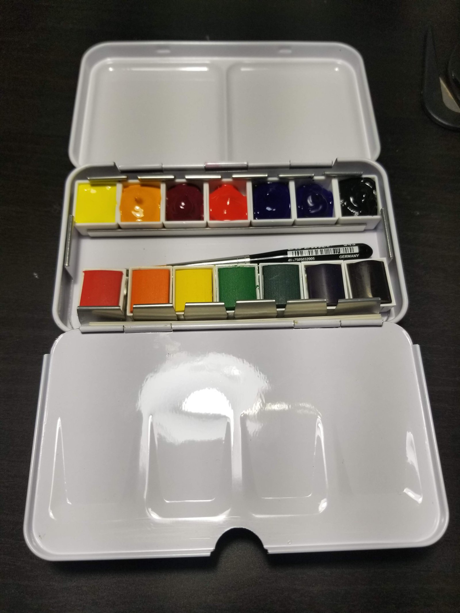 Small, opened watercolor kit